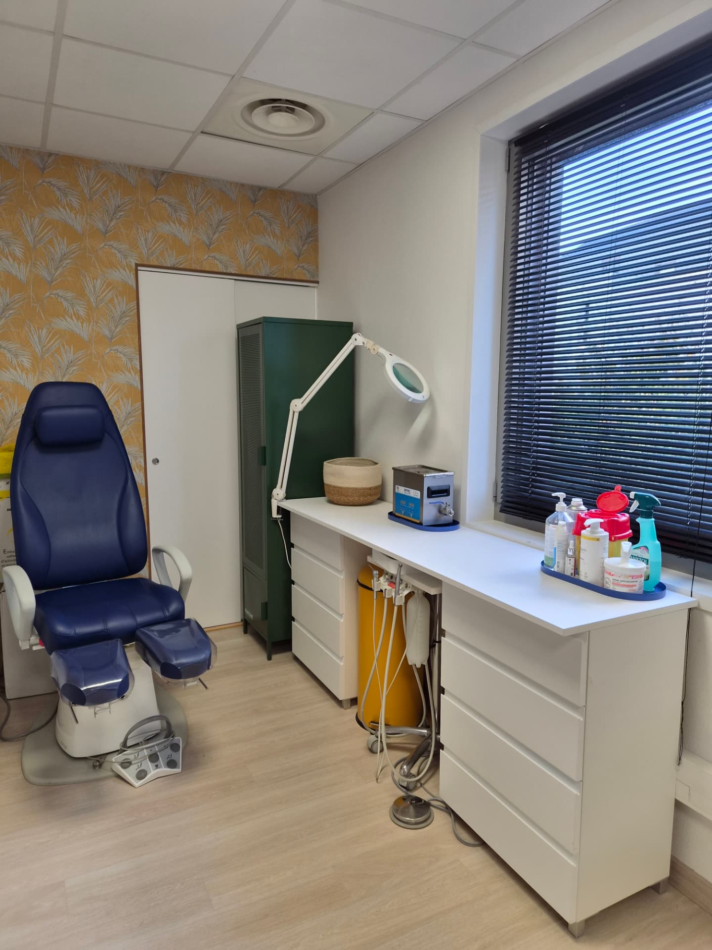 Fauteuil bleu de la salle de soins